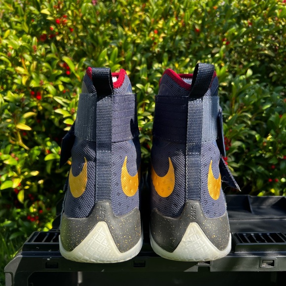 Nike LeBron Zoom Soldier 10 (NIKE ID) - Picture 4 of 6